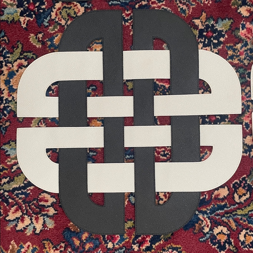 Set of 4 Interlocking Black and White Placemats - Picture 4 of 6